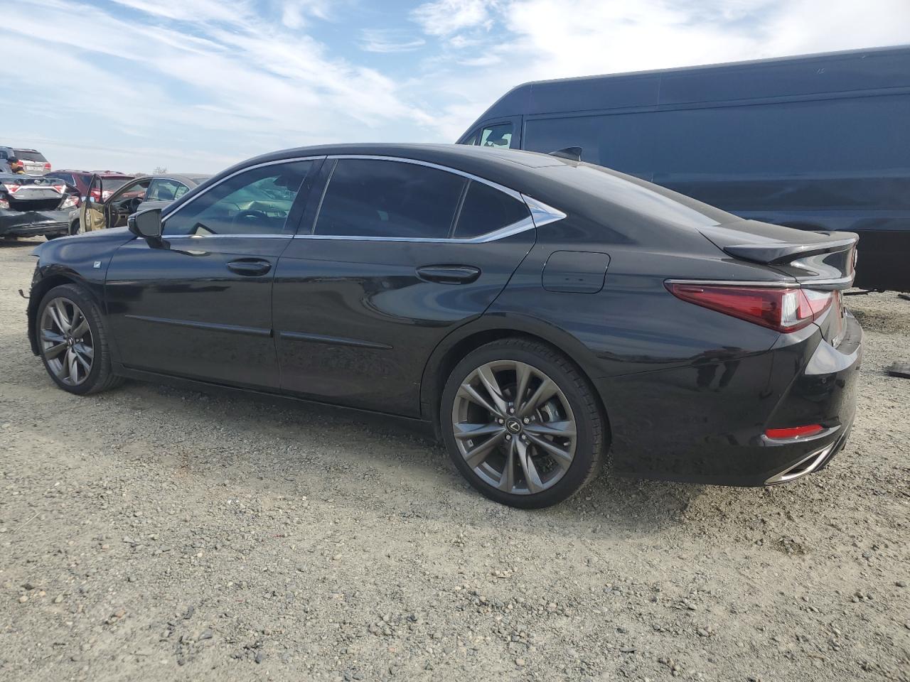 2020 Lexus ES - Image 2