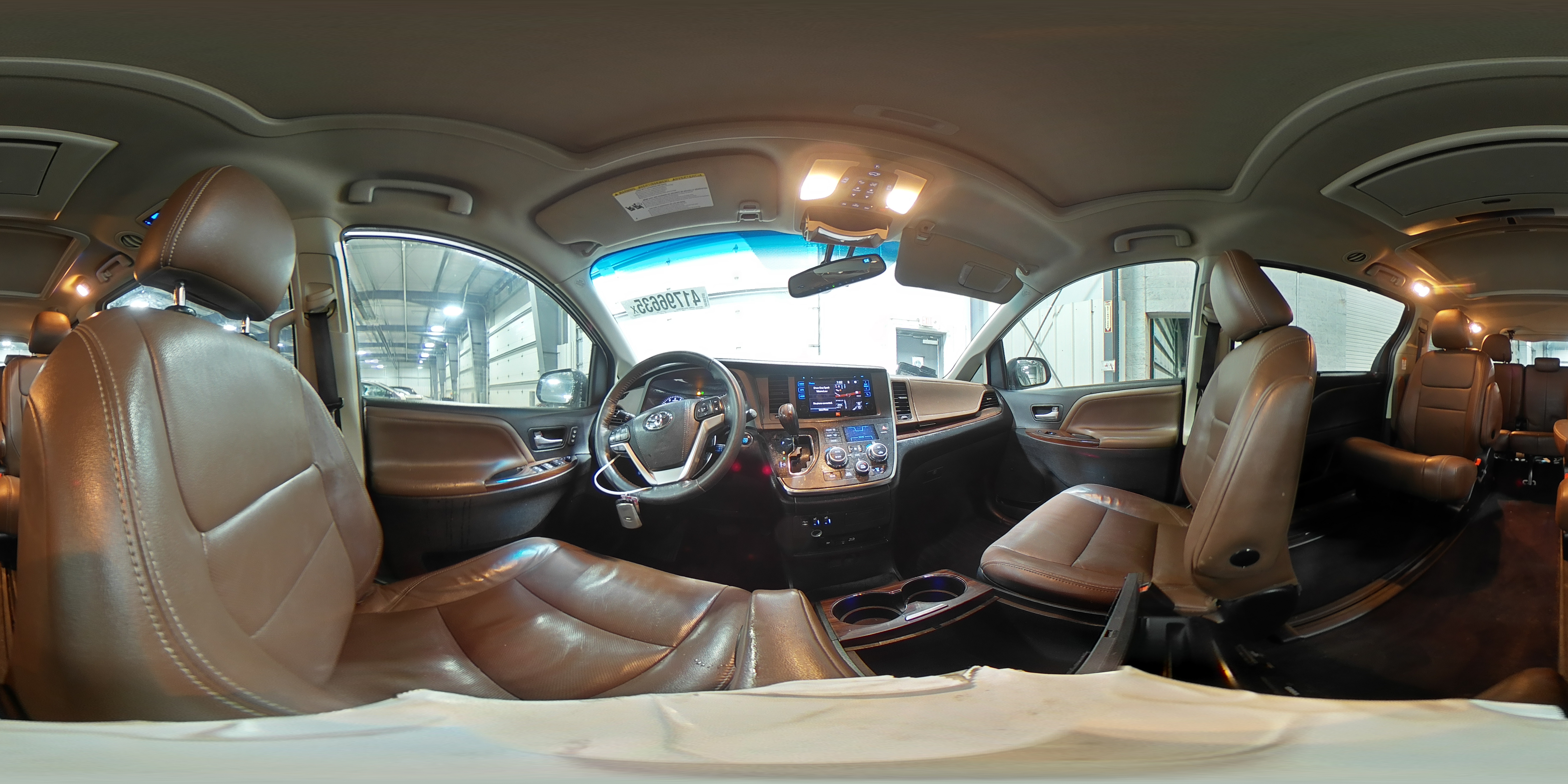 2015 Toyota Sienna - Image 15