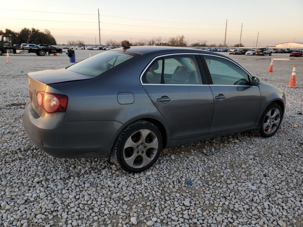 2009 Volkswagen Jetta - Image 3