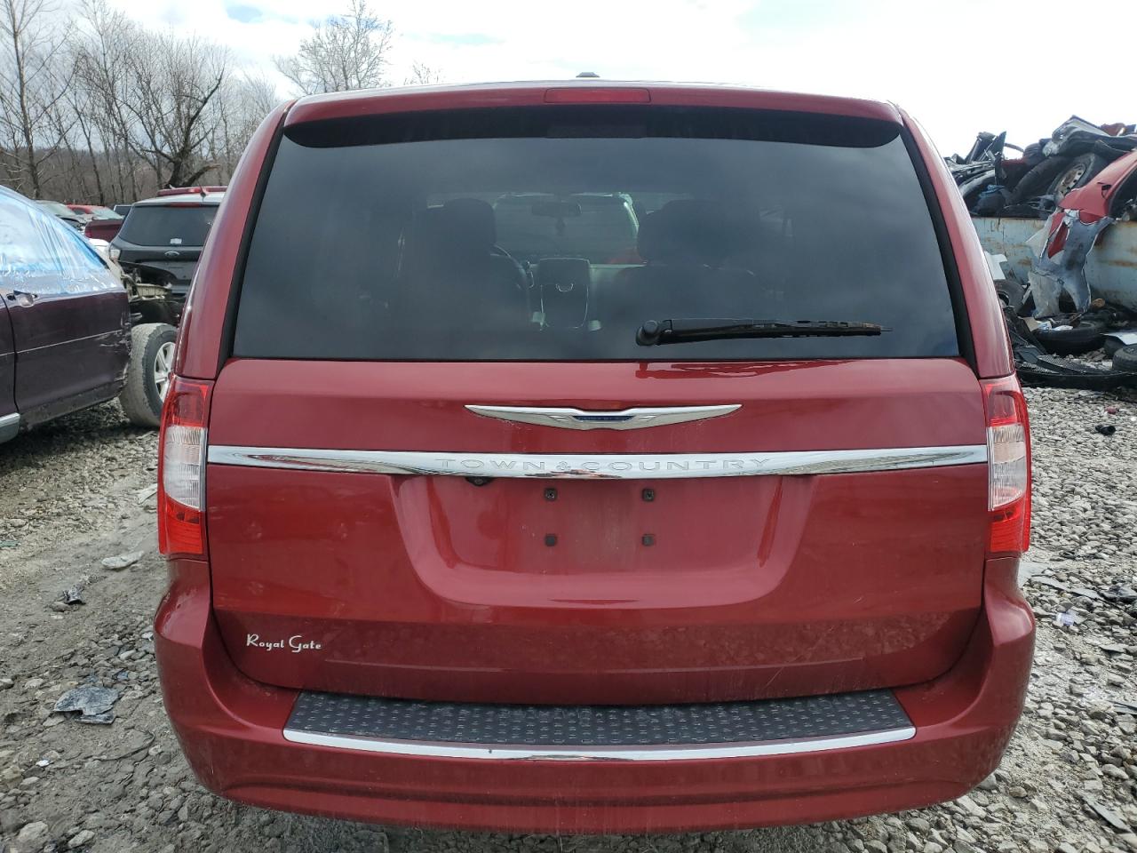 2013 Chrysler Town & Country - Image 6