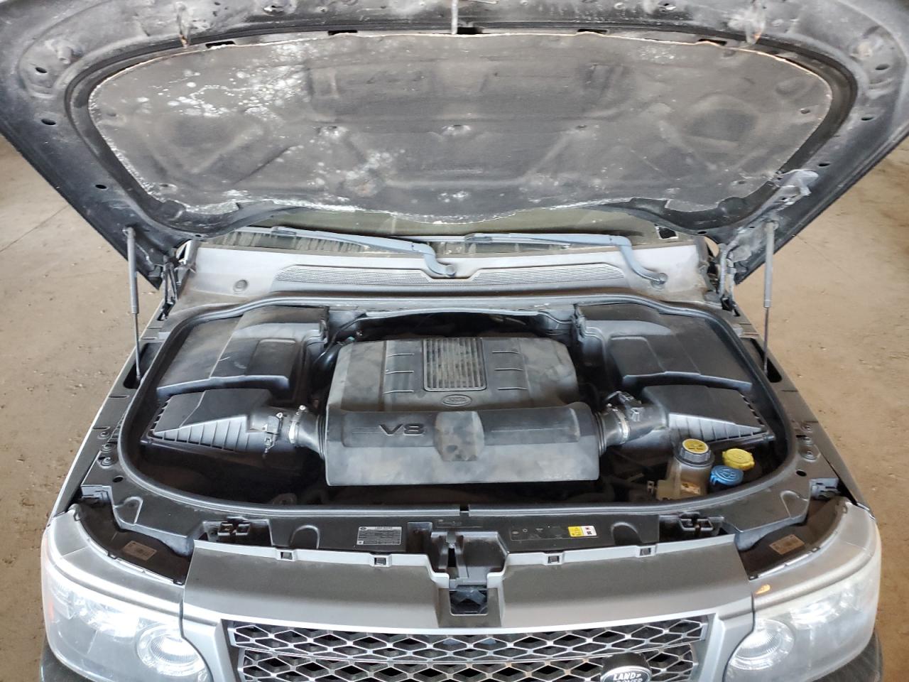 2011 Land Rover Range Rover - Image 12