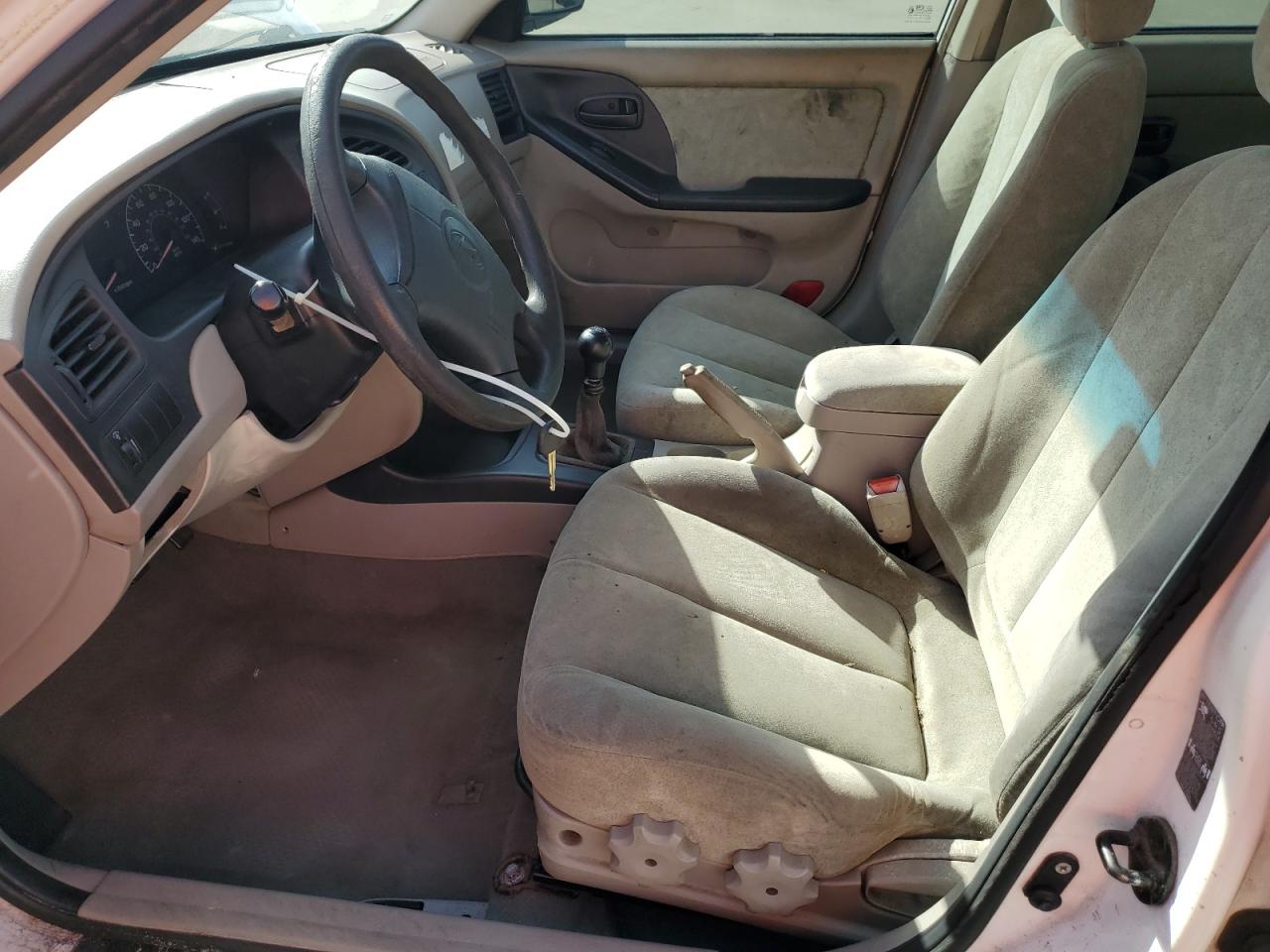 2002 Hyundai Elantra - Image 7