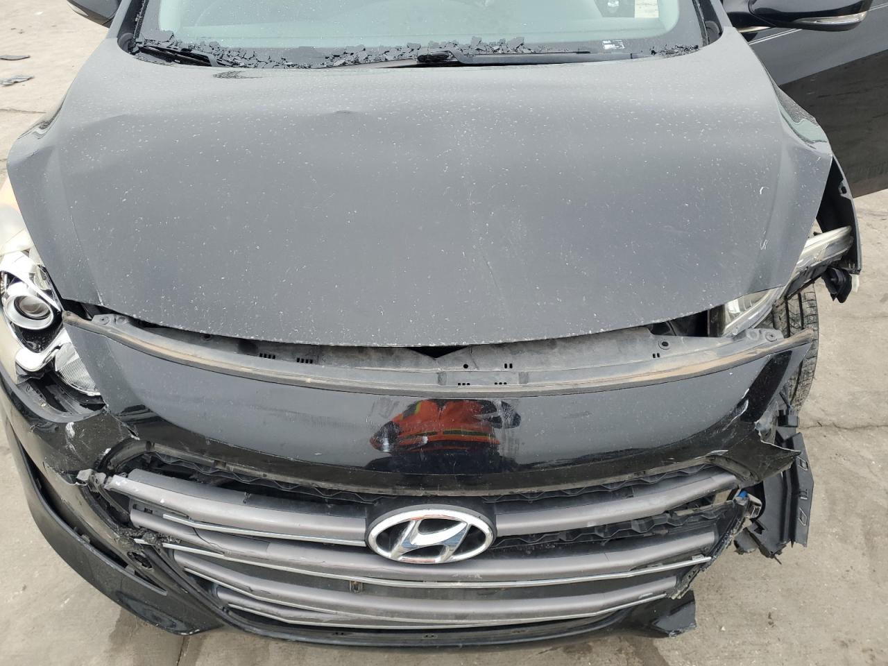2016 Hyundai Elantra - Image 11
