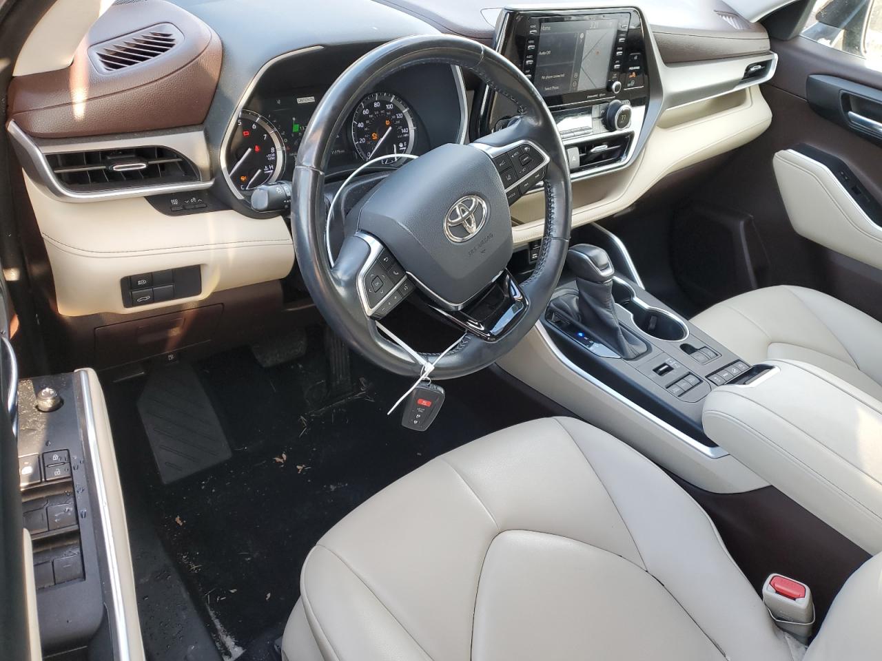 2020 Toyota Highlander - Image 8