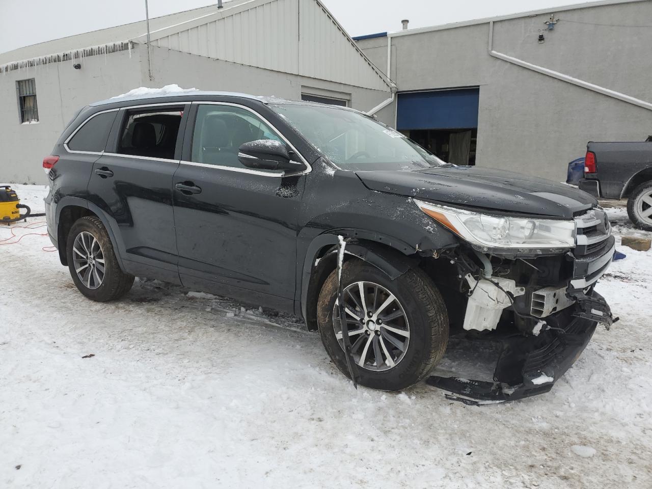 2017 Toyota Highlander - Image 4
