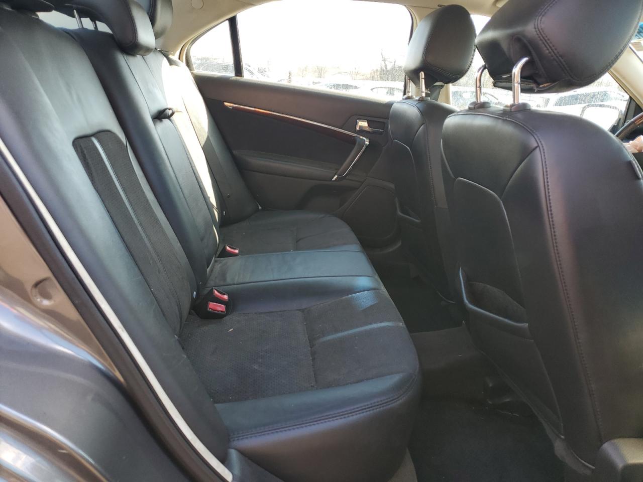 2011 Lincoln MKZ - Image 11