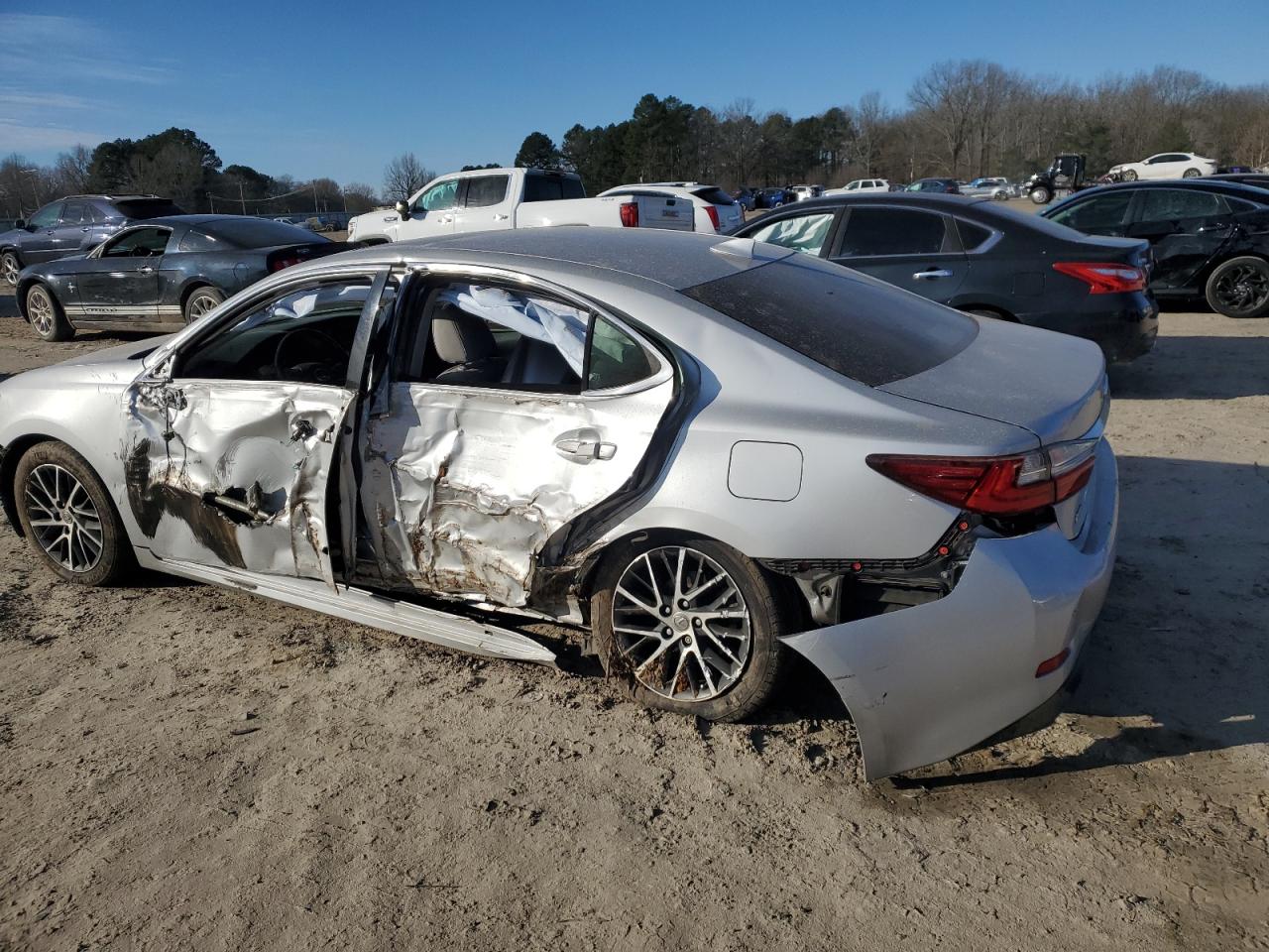 2016 Lexus ES - Image 2