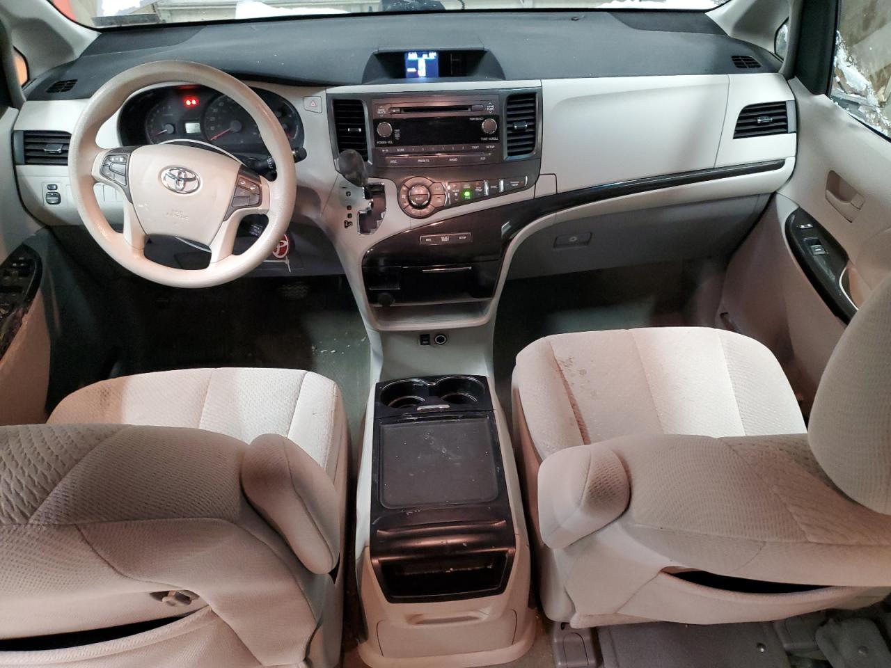 2013 Toyota Sienna - Image 8