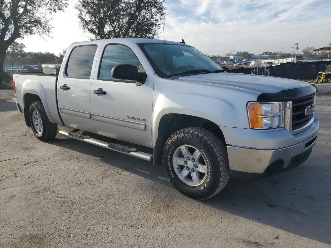 2011 GMC Sierra - Image 4