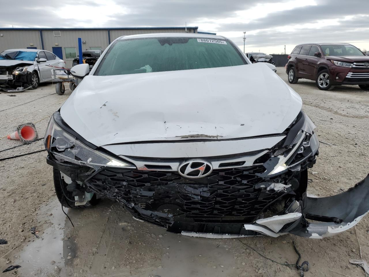2020 Hyundai Elantra - Image 5