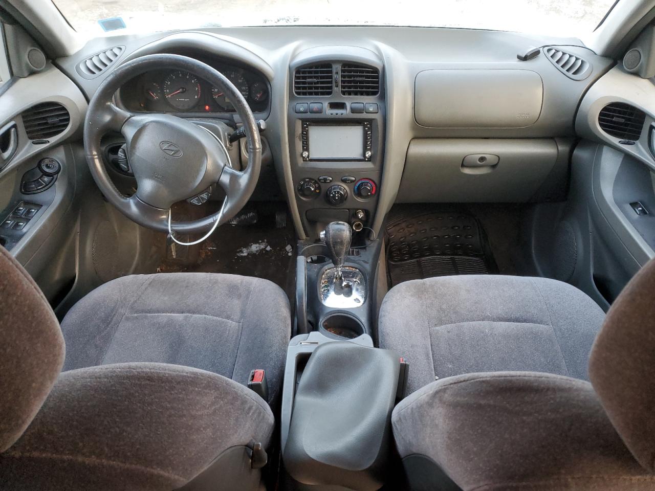 2004 Hyundai Santa Fe - Image 8