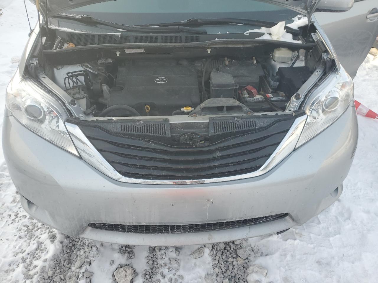 2011 Toyota Sienna - Image 12