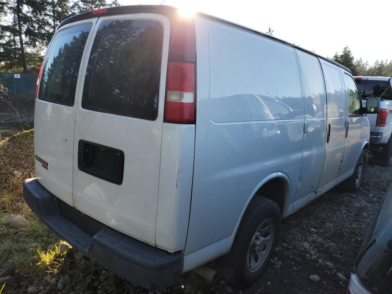 2013 Chevrolet Express - Image 3