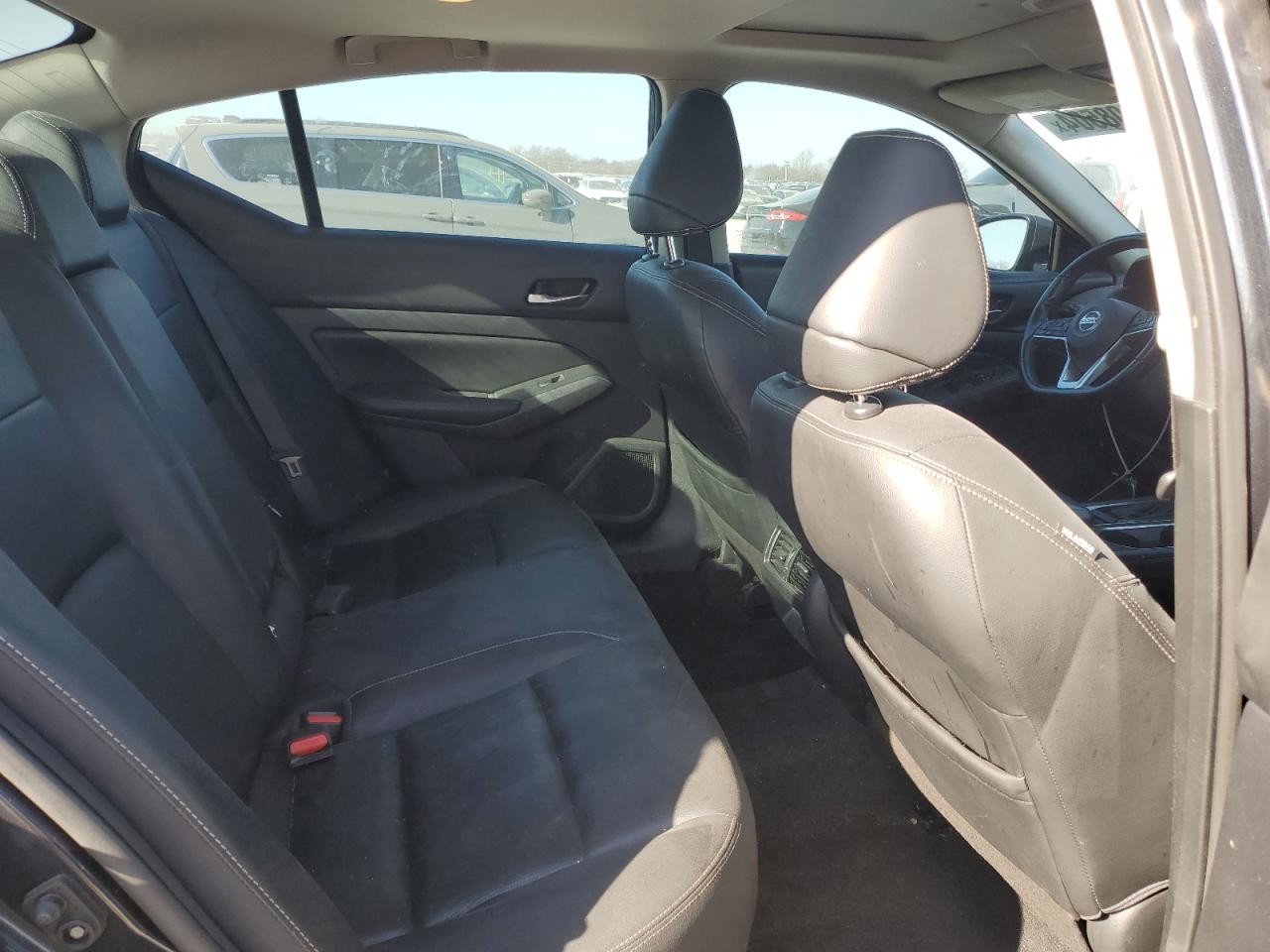 2019 Nissan Altima - Image 10