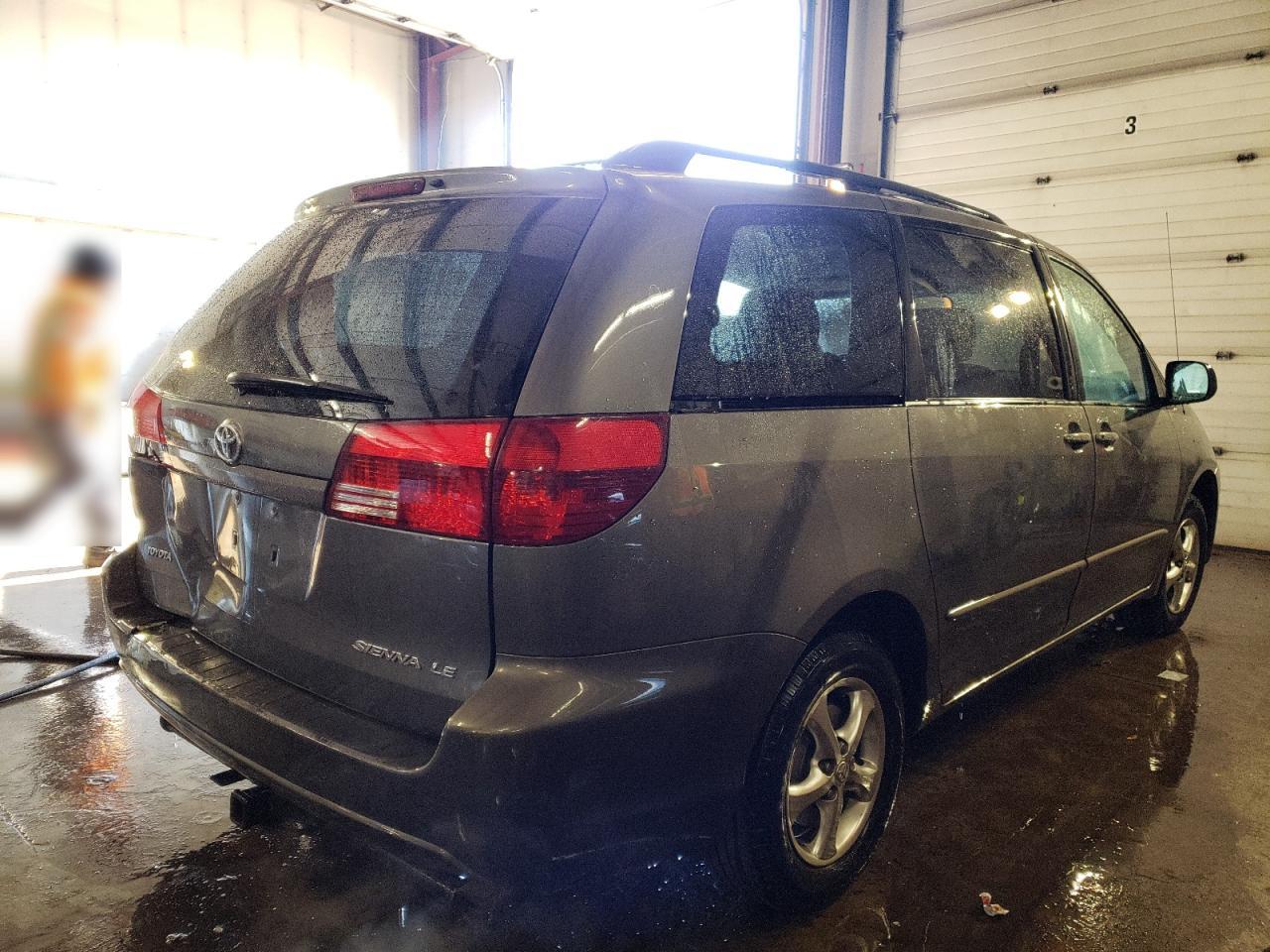 2005 Toyota Sienna - Image 3