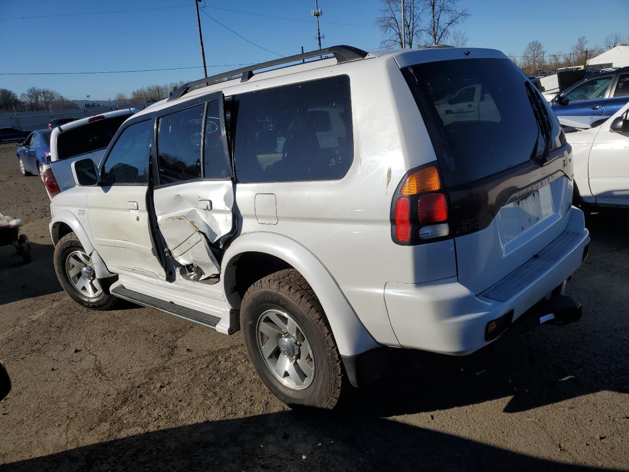 2003 Mitsubishi Montero - Image 2