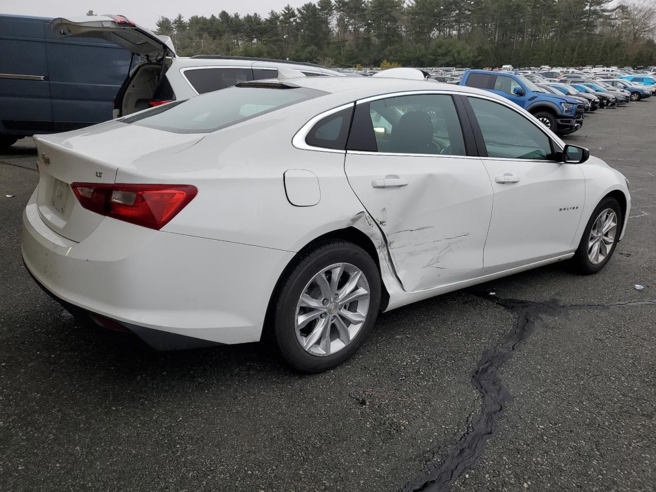 2023 Chevrolet Malibu - Image 3