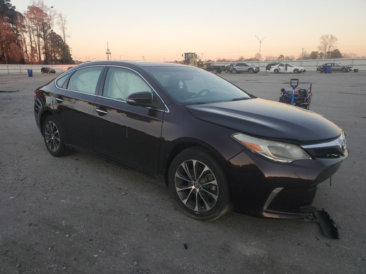 2016 Toyota Avalon - Image 4