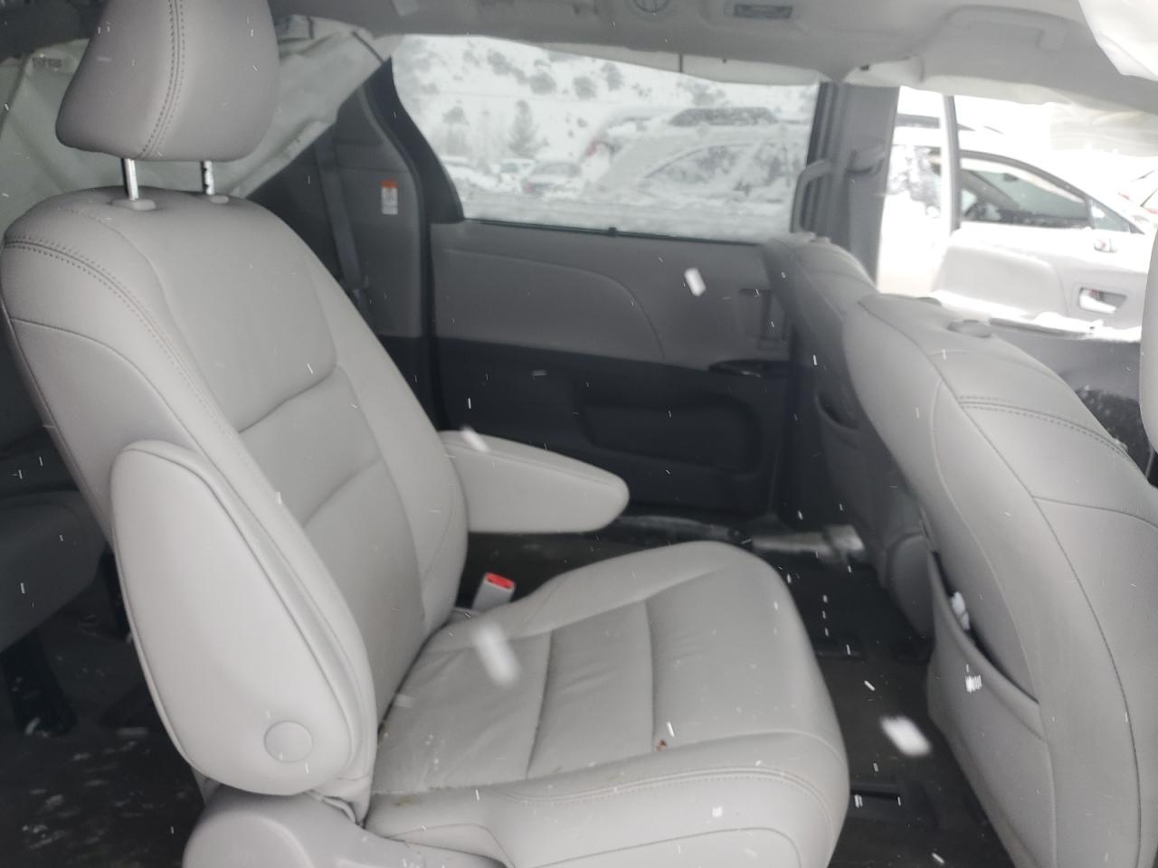2018 Toyota Sienna - Image 12