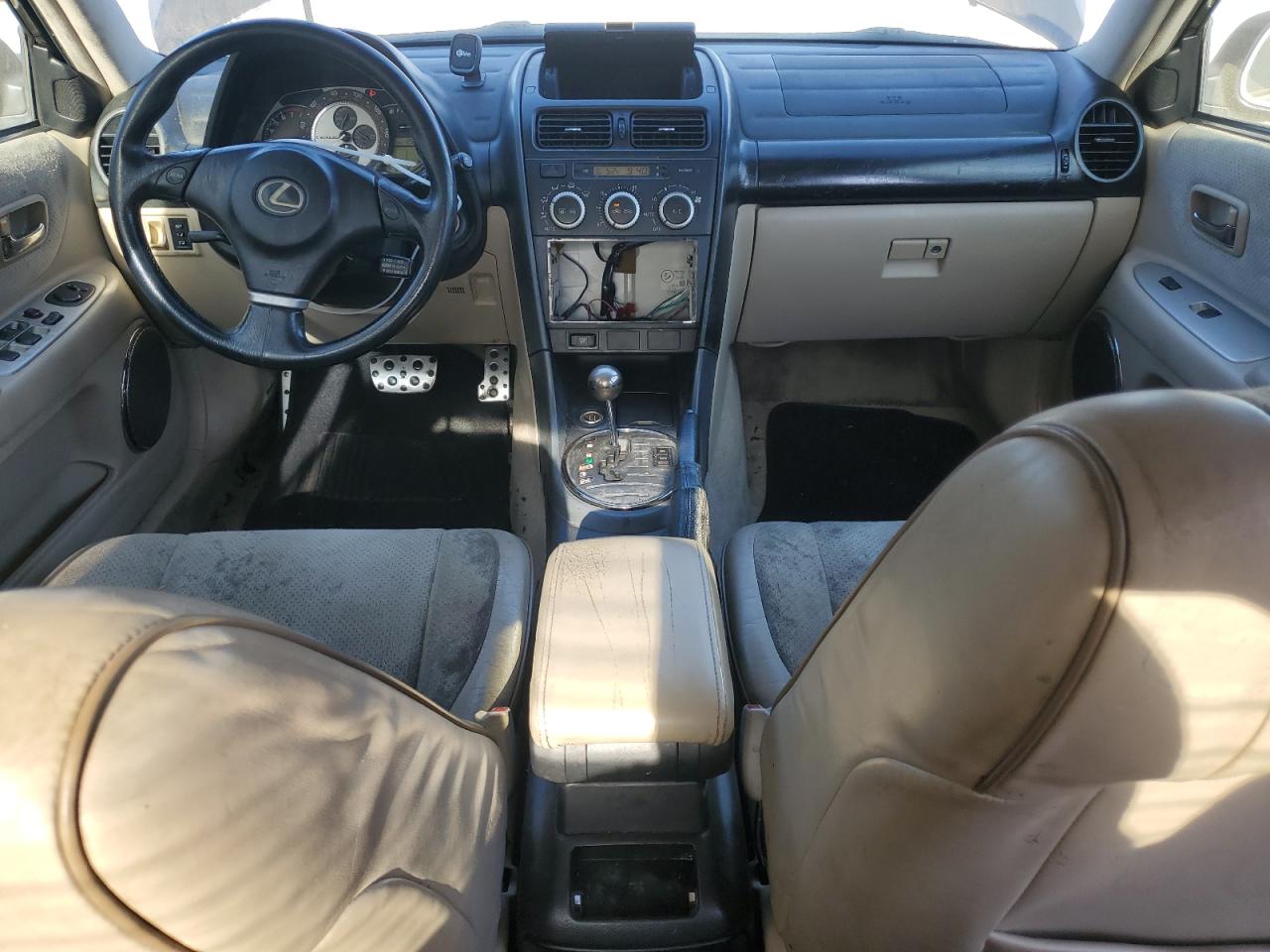 2004 Lexus IS - Image 8