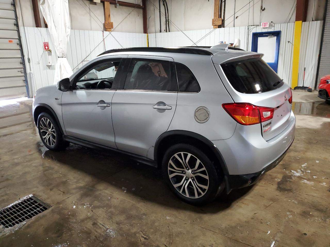 2017 Mitsubishi Outlander - Image 2