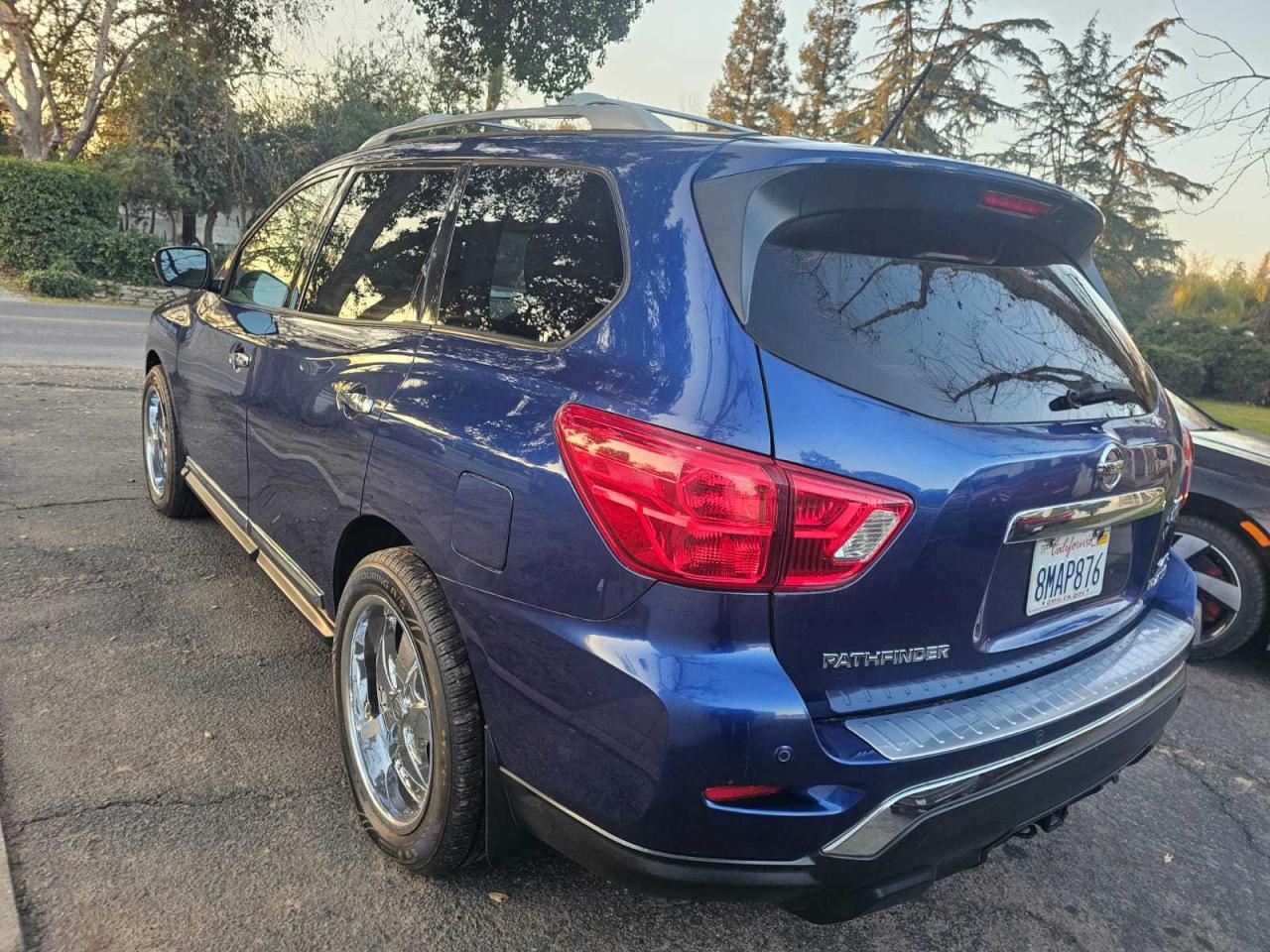 2018 Nissan Pathfinder - Image 3