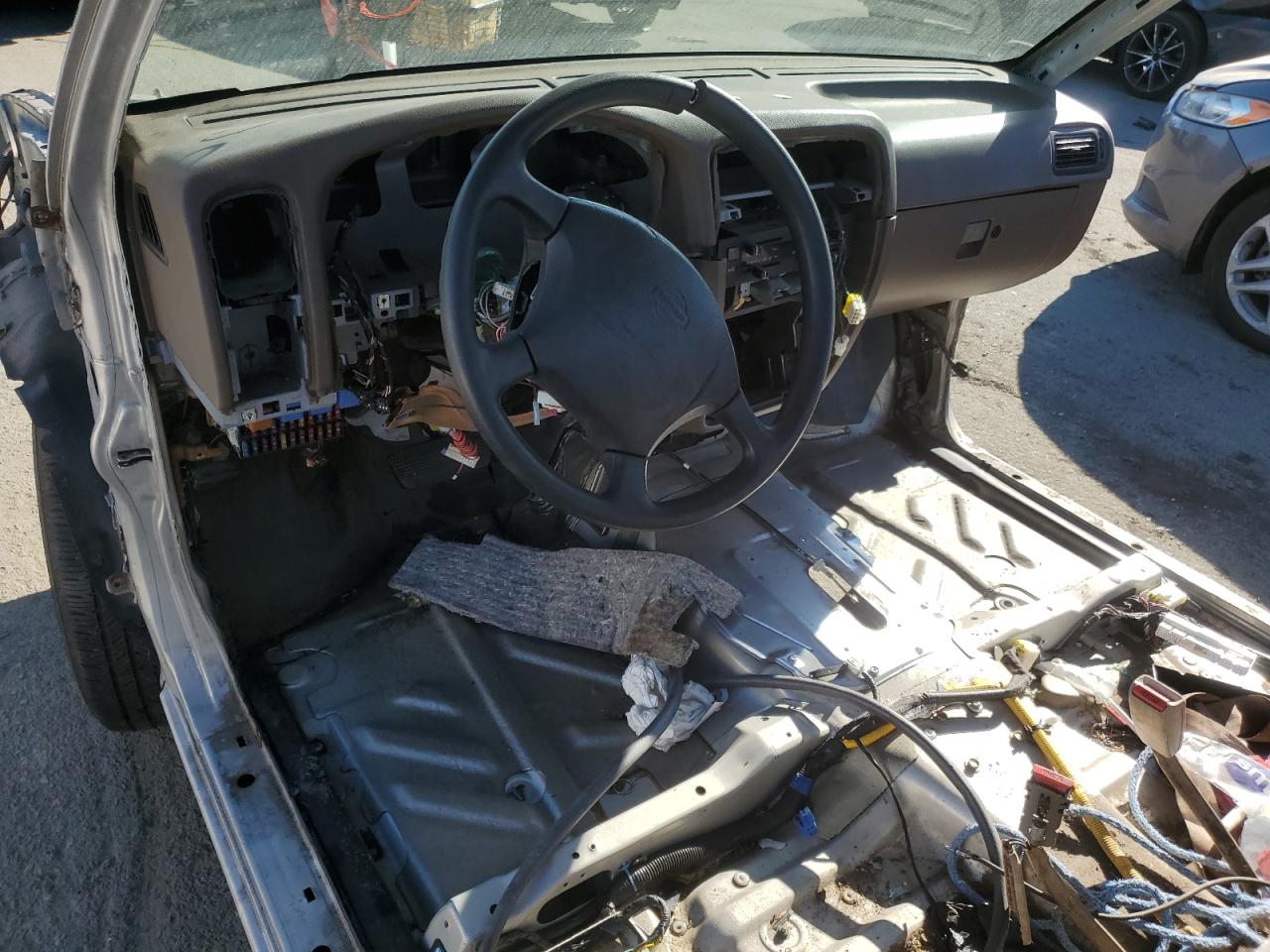 1997 Nissan Navara (Frontier) - Image 8