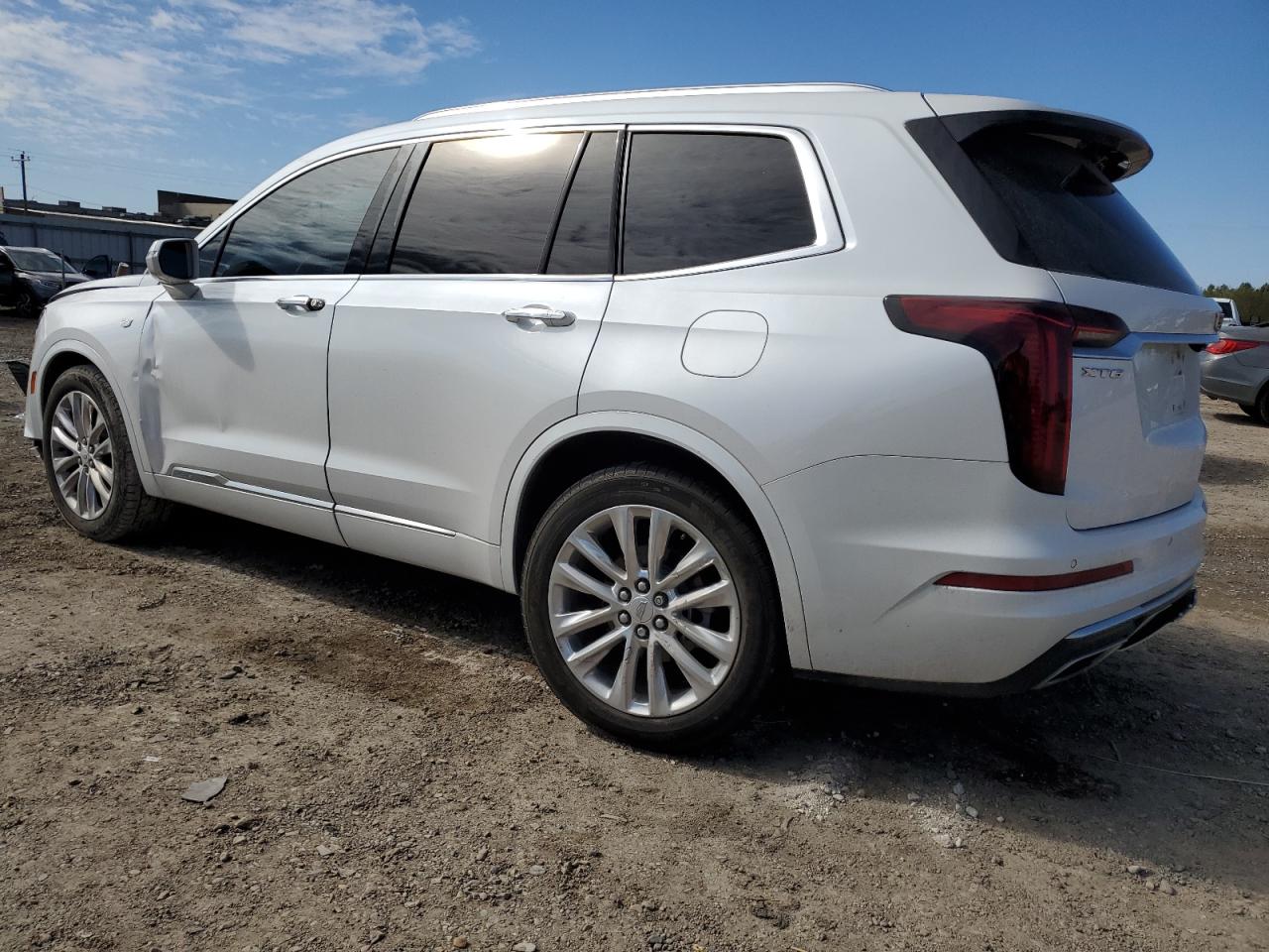 2020 Cadillac XT6 - Image 2