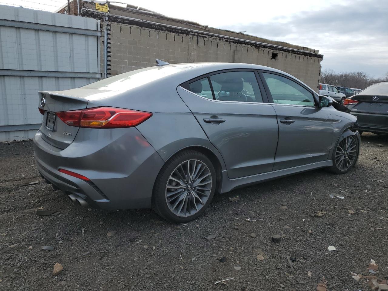 2017 Hyundai Elantra - Image 3