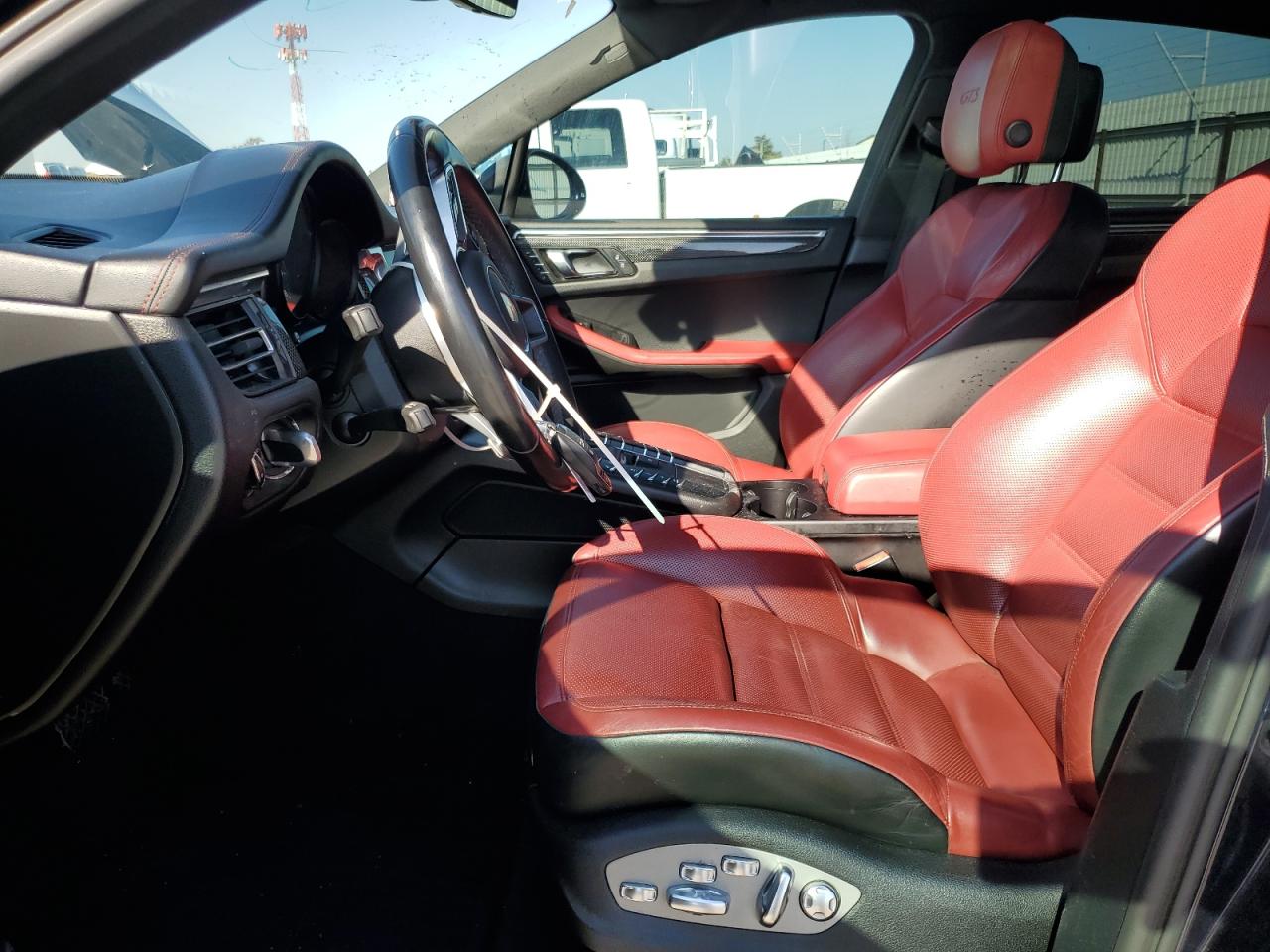 2021 Porsche Macan - Image 7