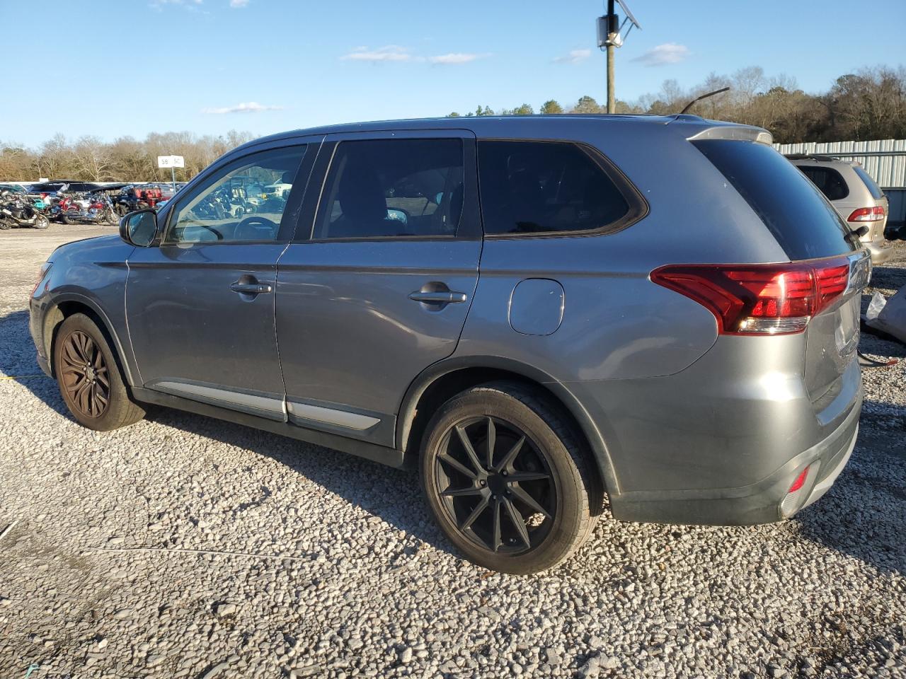 2016 Mitsubishi Outlander - Image 2
