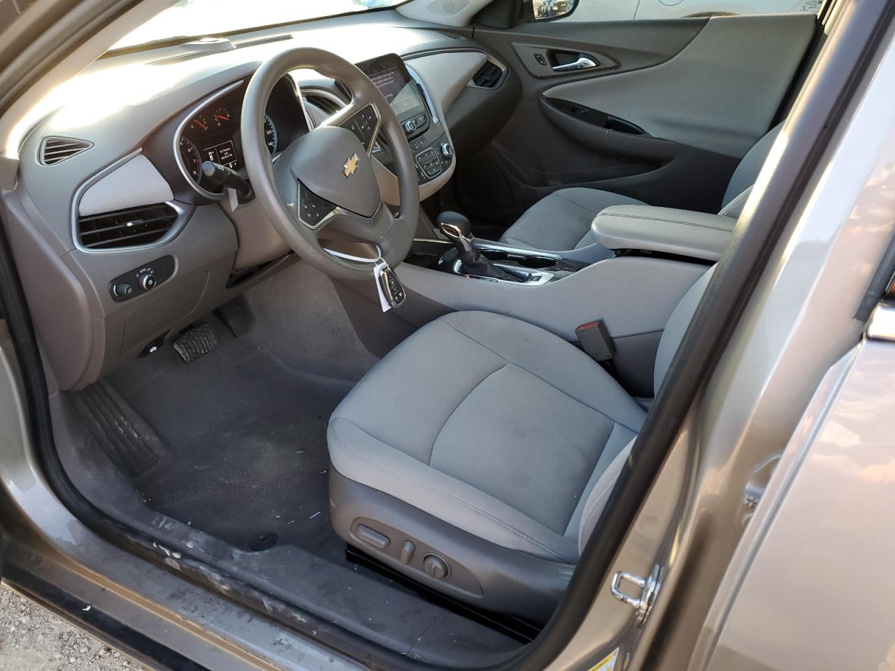 2022 Chevrolet Malibu - Image 7