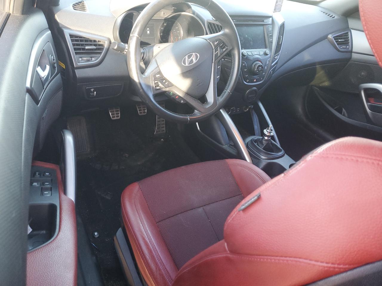 2016 Hyundai Veloster - Image 8