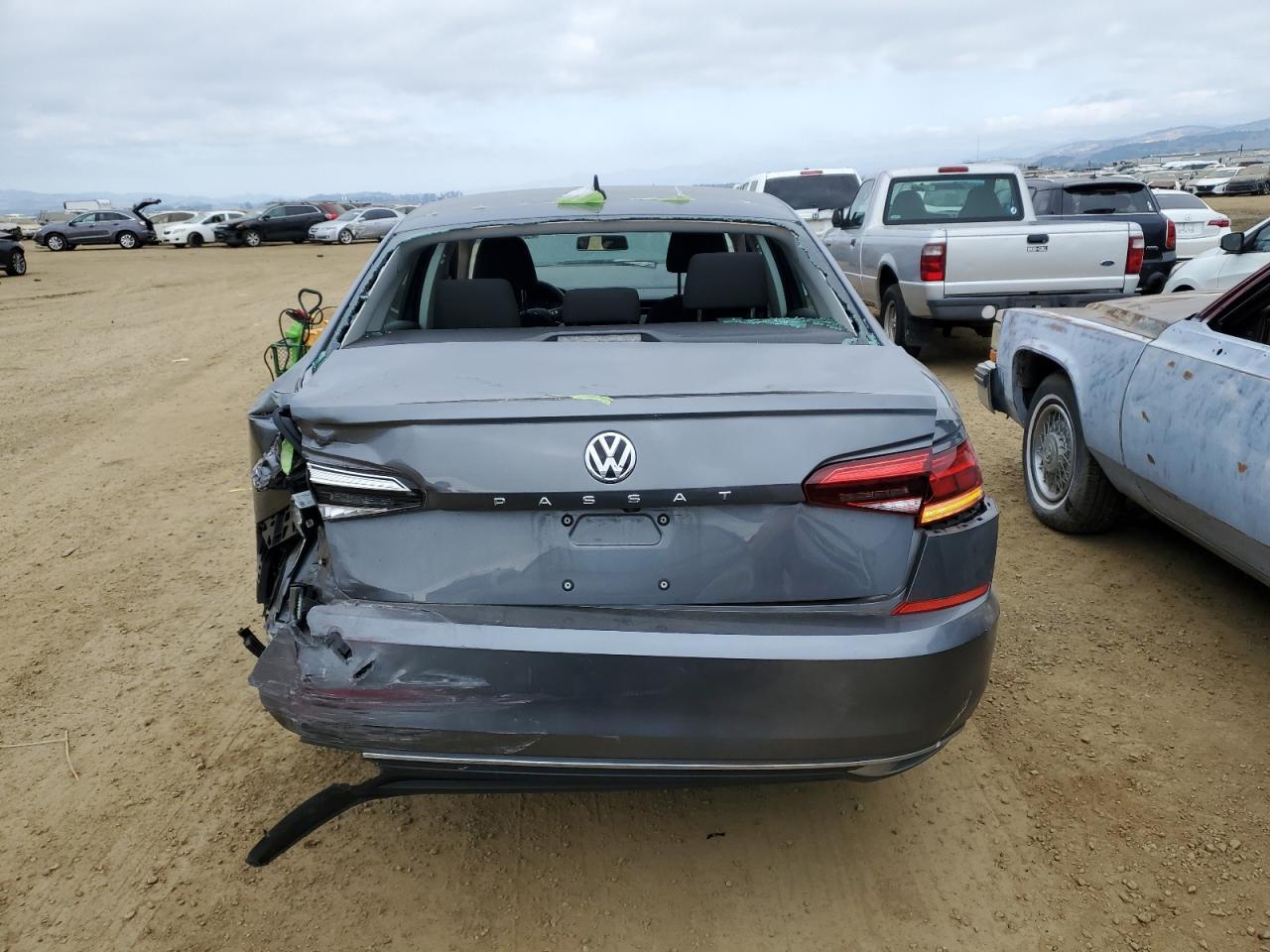 2021 Volkswagen Passat - Image 6