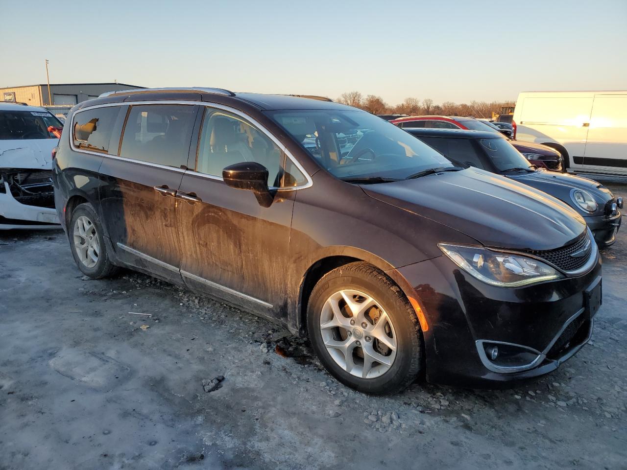 2018 Chrysler Pacifica - Image 4