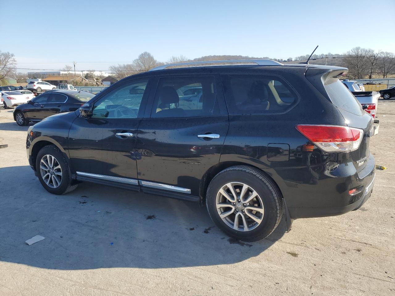 2015 Nissan Pathfinder - Image 2