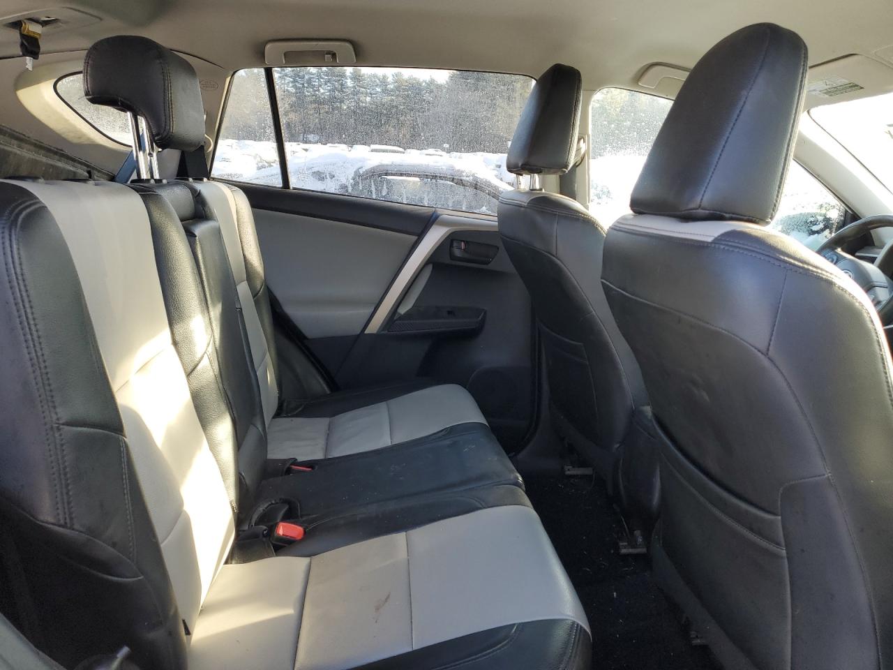 2015 Toyota RAV 4 - Image 11