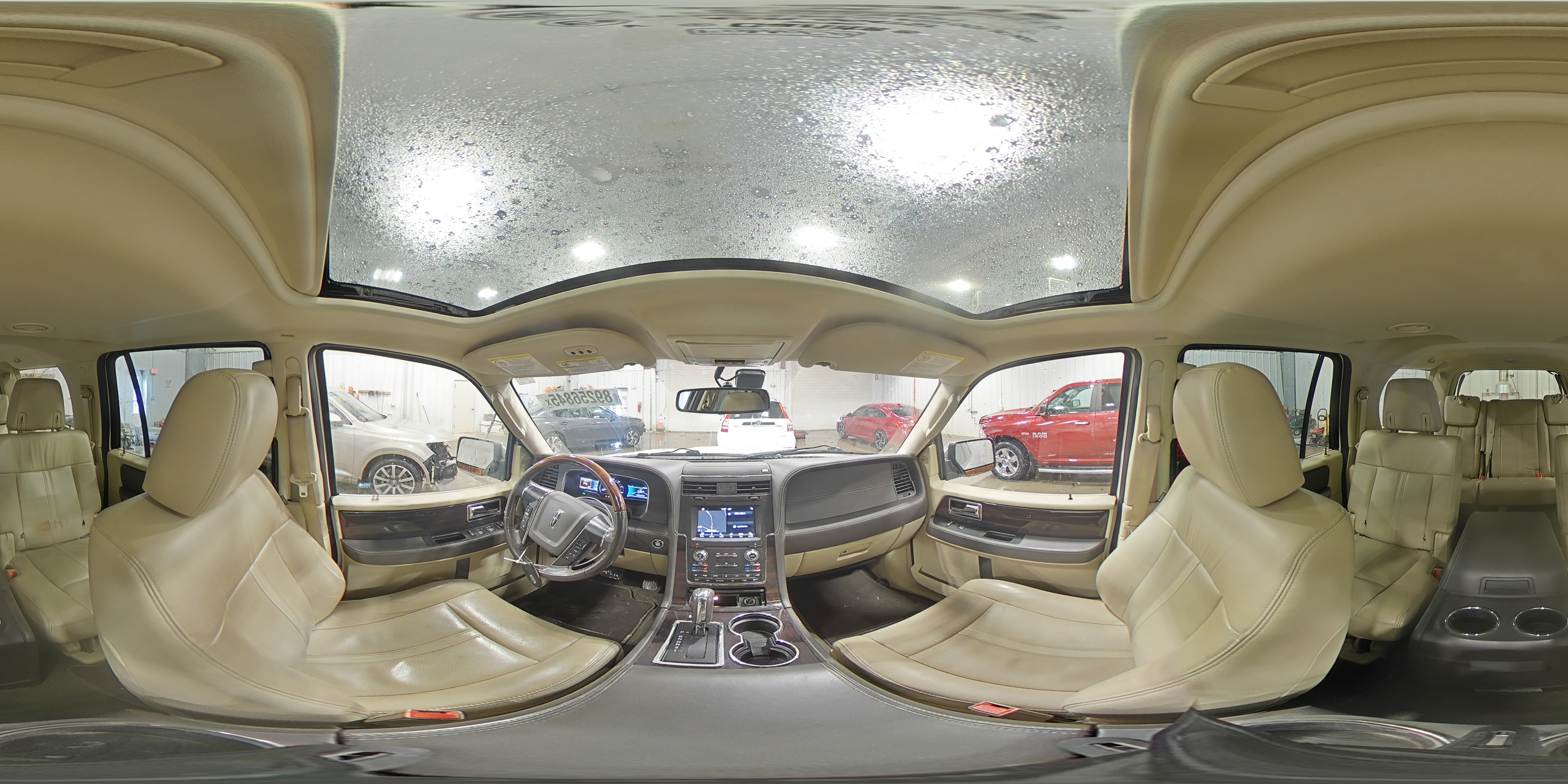 2017 Lincoln Navigator - Image 15