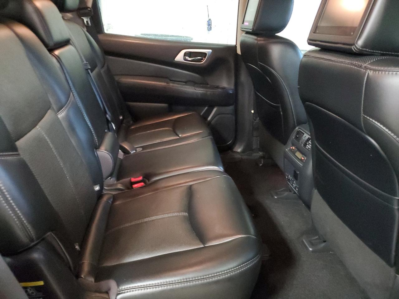 2017 Nissan Pathfinder - Image 11