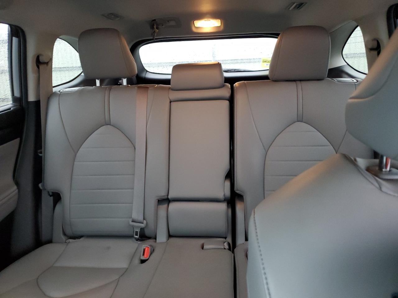 2020 Toyota Highlander - Image 10