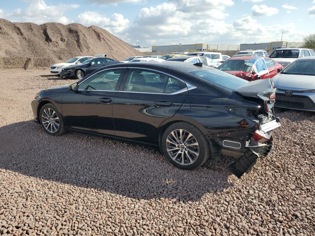 2020 Lexus ES - Image 2