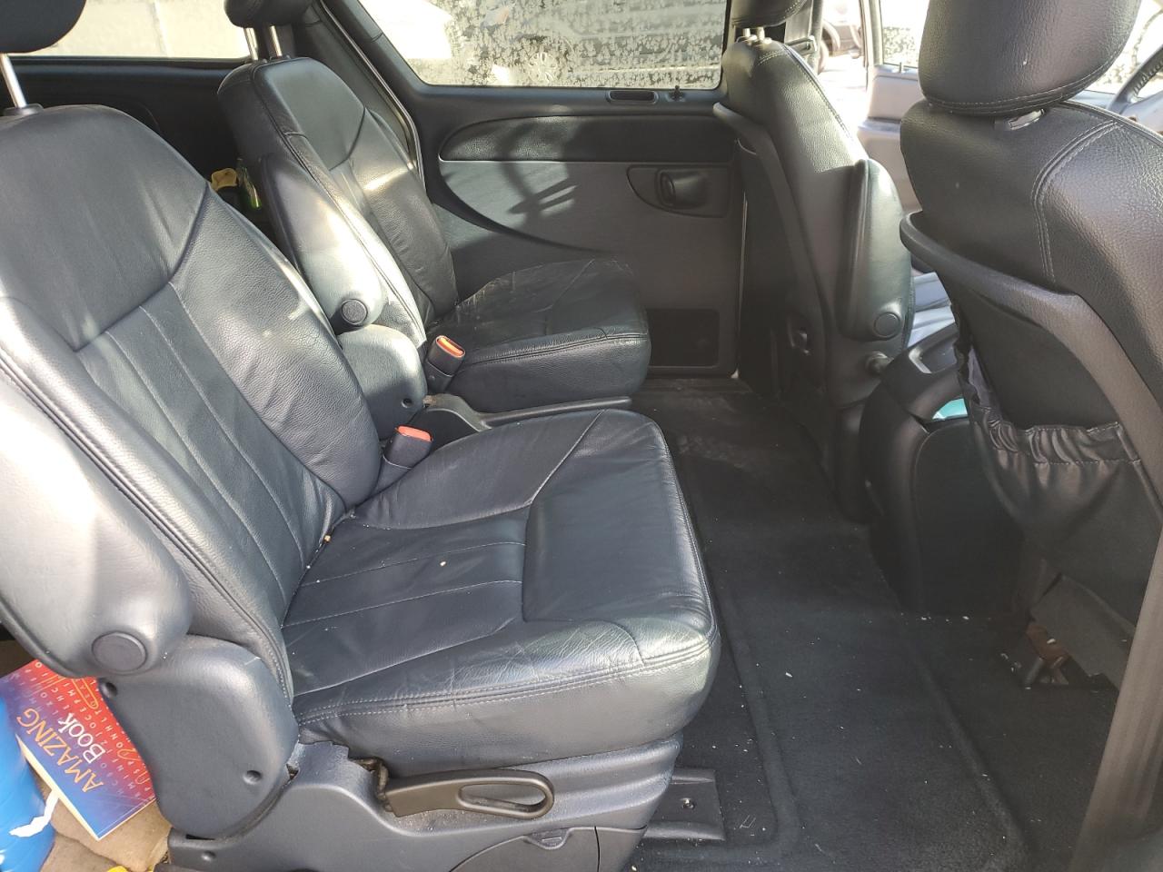 2002 Chrysler Town & Country - Image 11