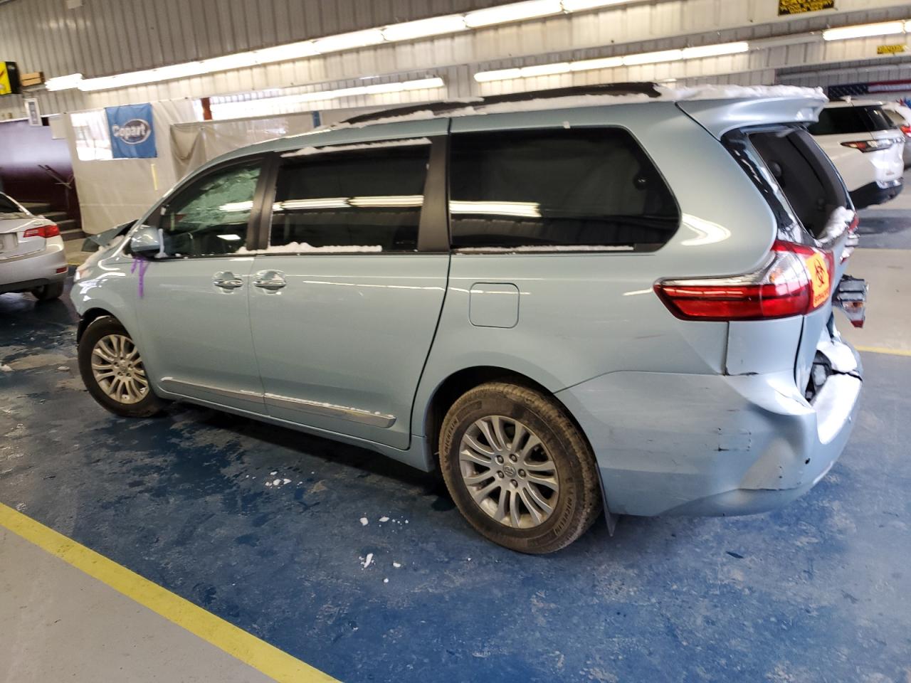 2017 Toyota Sienna - Image 2