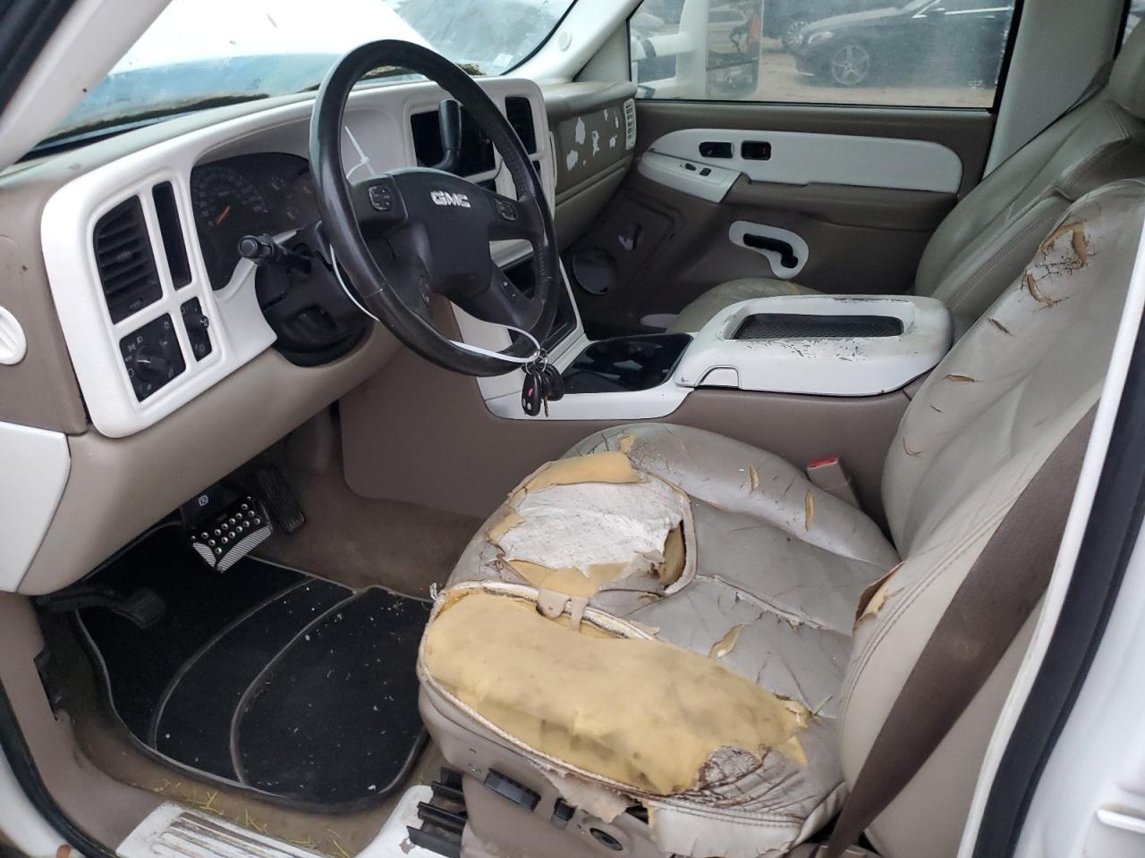 2004 GMC Yukon - Image 7