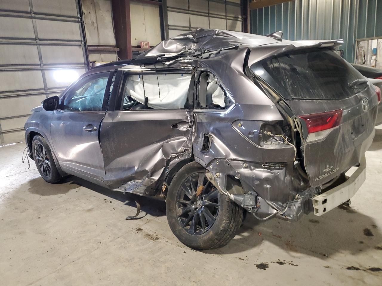 2019 Toyota Highlander - Image 2