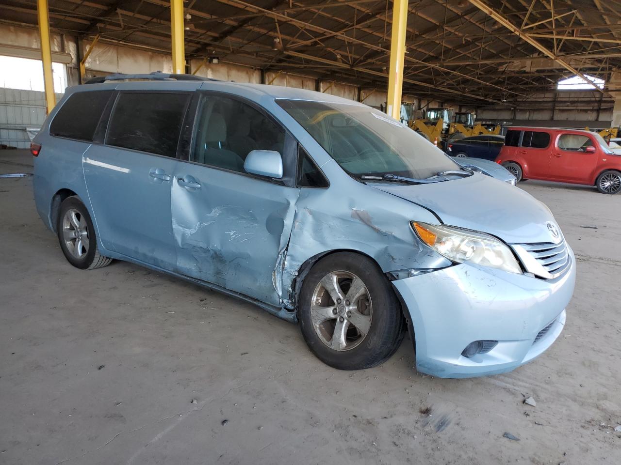 2015 Toyota Sienna - Image 4
