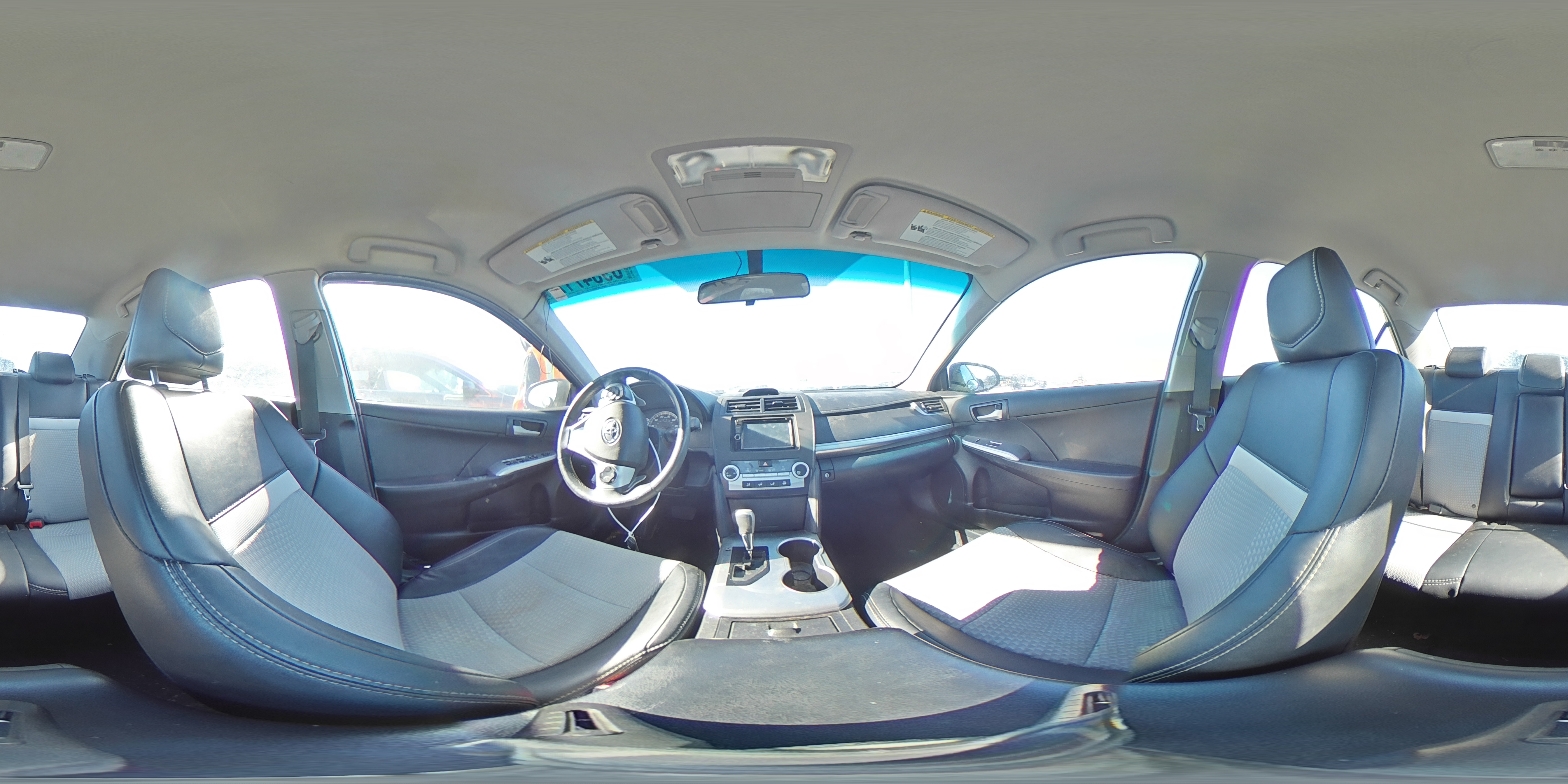 2014 Toyota Camry - Image 12