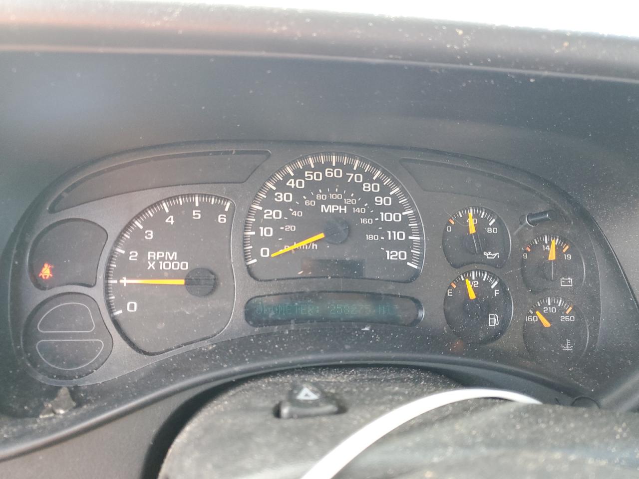 2005 Chevrolet Silverado - Image 9