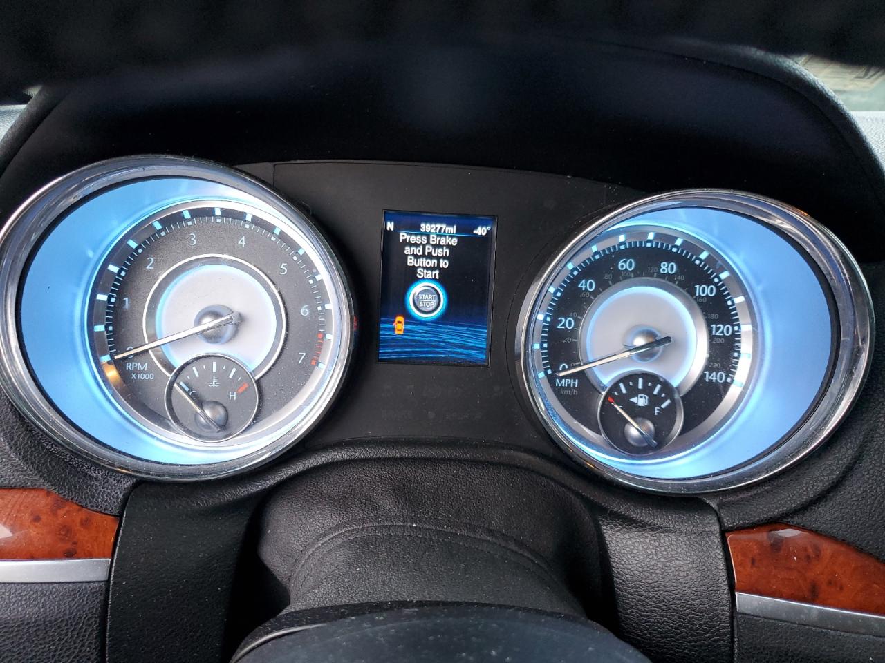 2014 Chrysler 300 - Image 9