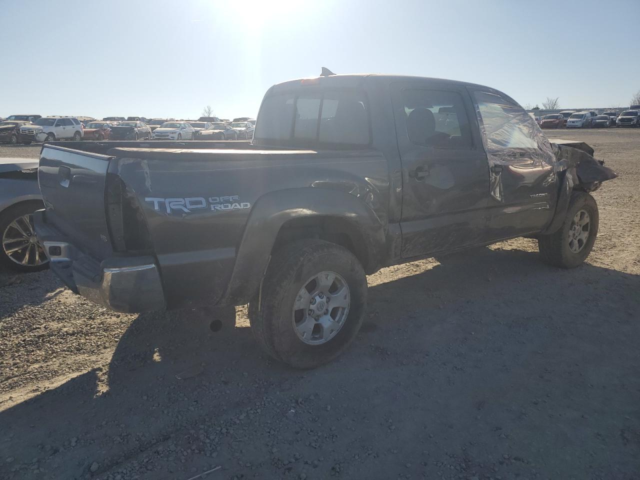 2015 Toyota Tacoma - Image 3